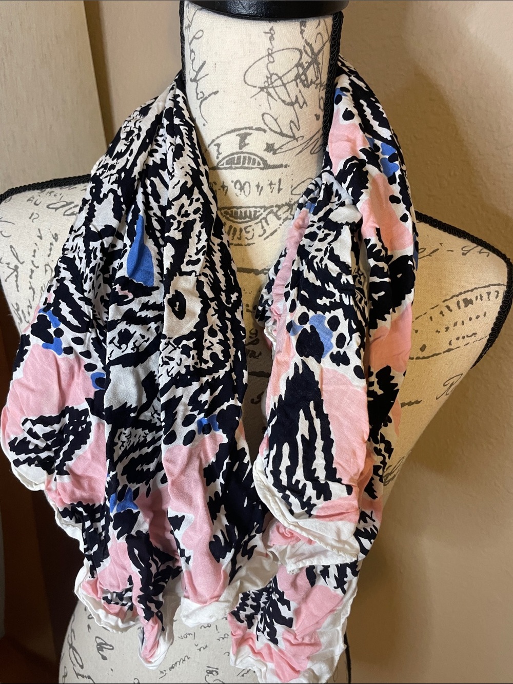Wesley Simpson Scarf
